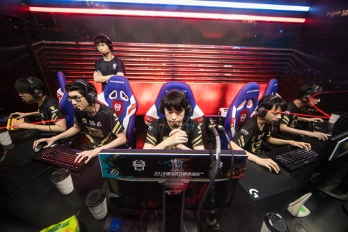 他和队友们 他和队友们